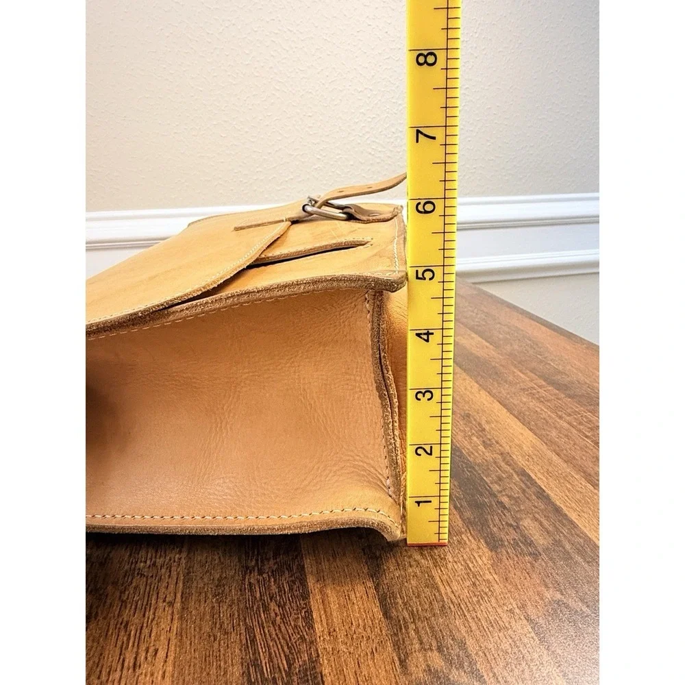 VINTAGE BREE DISTRESSED LEATHER BRIEFCASE/MESSENGER BAG
